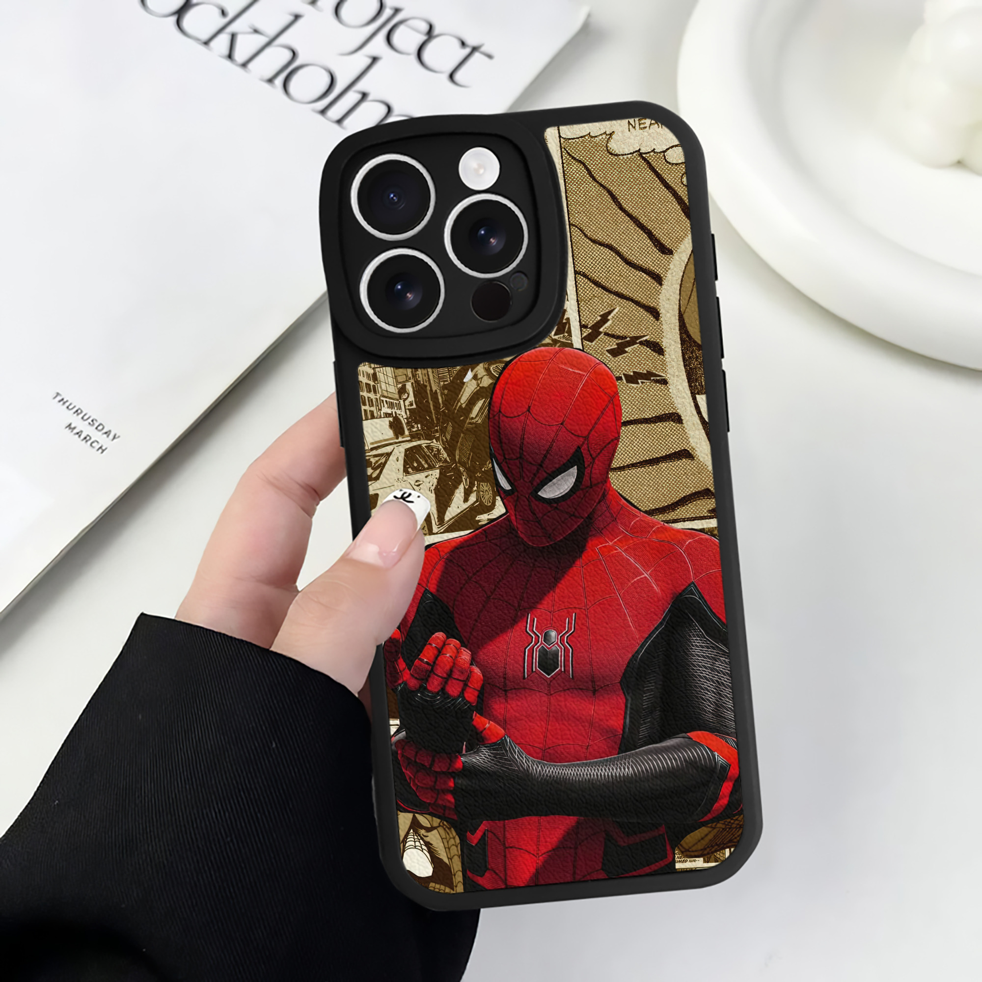 （画像用） Spider Man スパイダーマン 【iPhone 16シリーズ対応】シリコンスマホケース（レザー調） 材質：シリコン